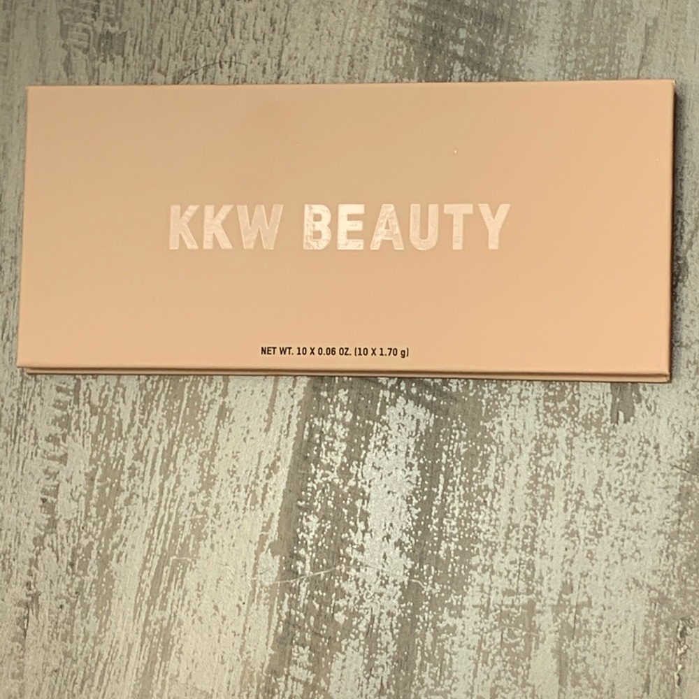 💋HP💋 KKW BEAUTY Classic Eyeshadow Palette - Picture 8 of 8
